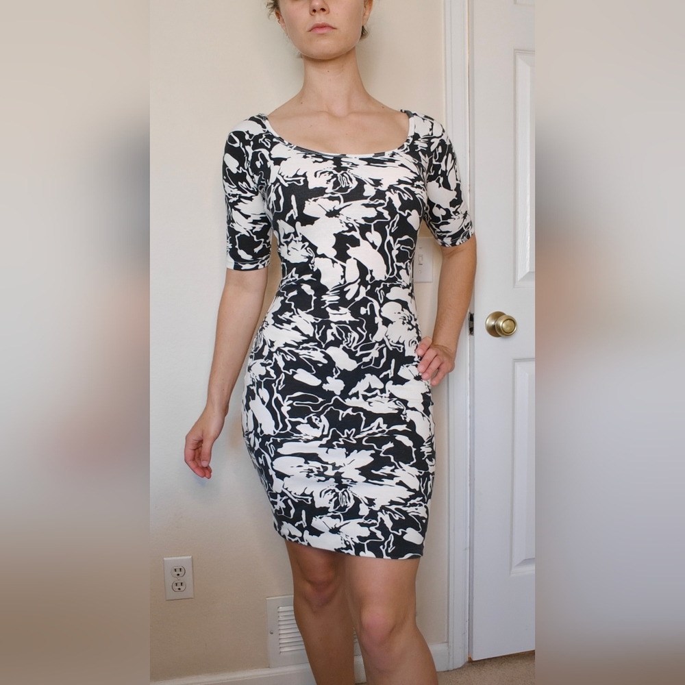 Black and white Express Tricot three quarter sleeve bodycon dress